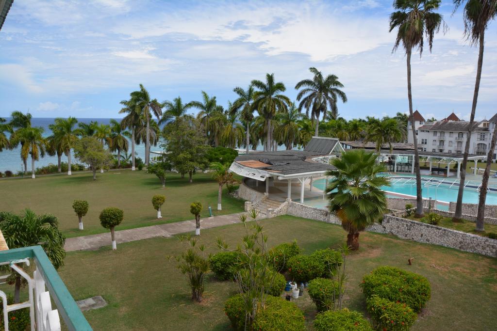 Seacastles By The Beach/Pool Montego Bay Dış mekan fotoğraf